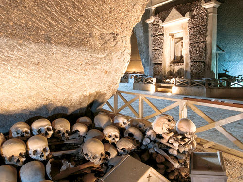 Napoli Sotterranea, Cimitero delle Fontanelle.