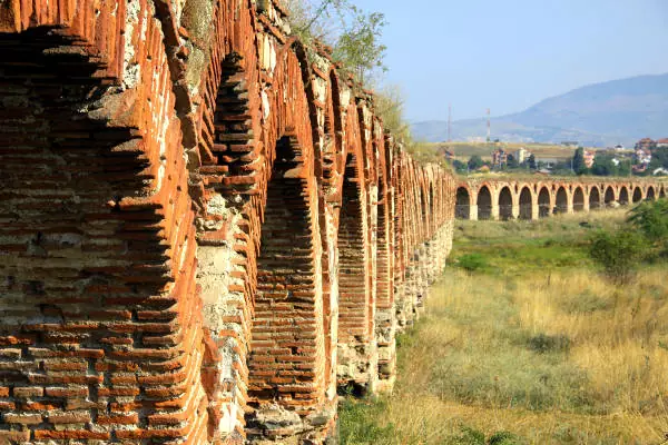 L'antico acquedotto di Skopje, forse di epoca romana.