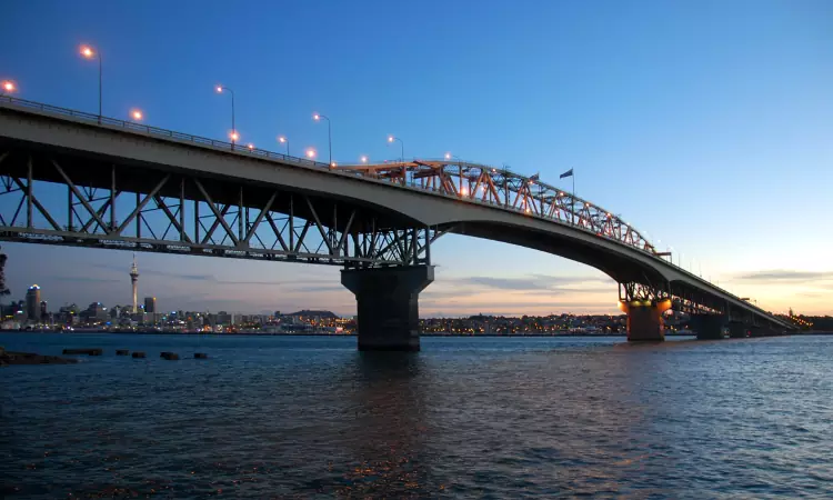 Il ponte Harbour Bridge di Auckland in Nuova Zelanda.