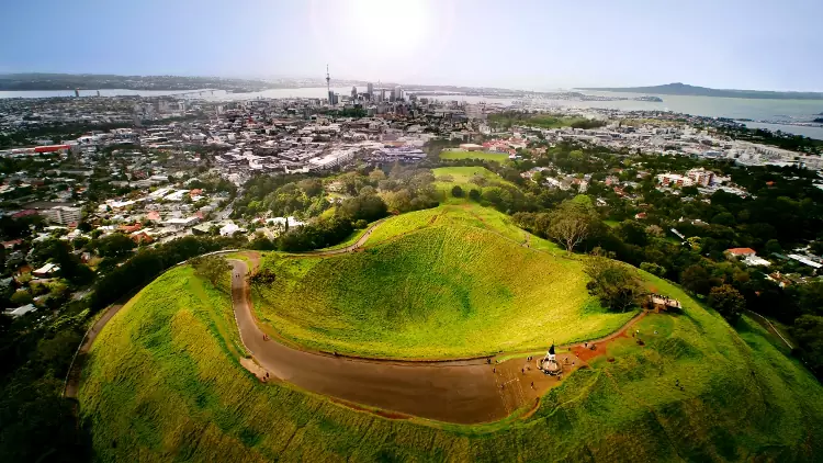 Mount Eden è il cono vulcanico più alto di Auckland.