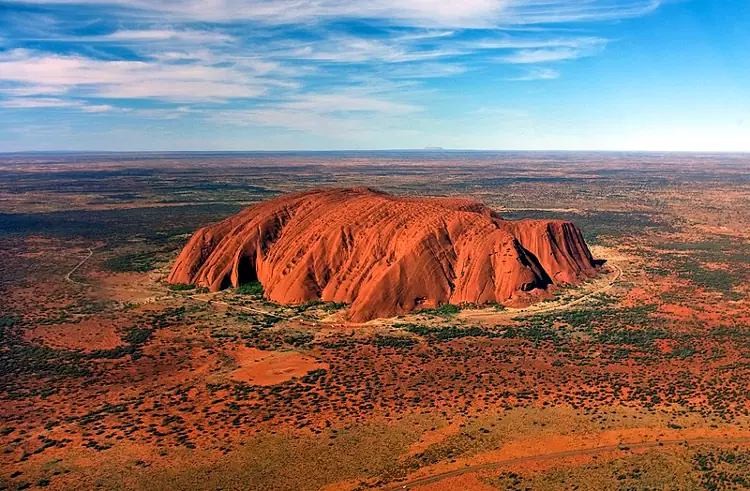 La maestosa montagna sacra degli aborigeni Ayers Rock, nell'Uluru Park.