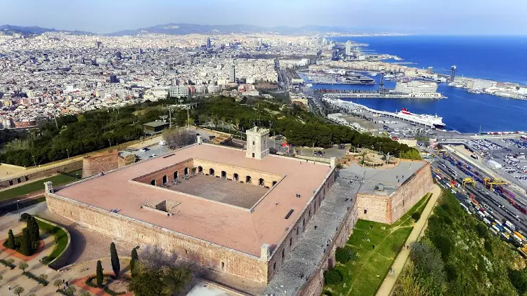 Il Castello di Montjuic da cui avere un panorama di tutta Barcellona.