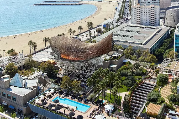 L'Hotel Arts di Barcellona è uno degli alberghi più conosciuti e ricercati.