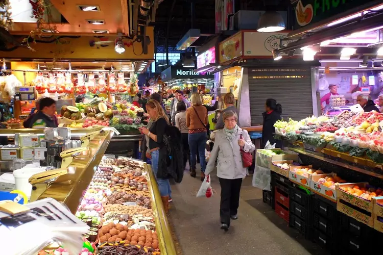 Il mercato di Barceloneta.