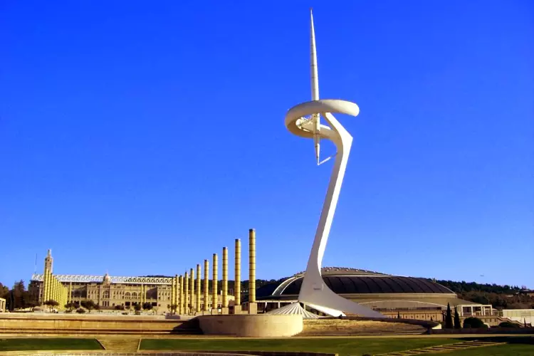 La torre delle telecomunicazioni di Montjuic, conosciuta anche come Torre Calatrava.