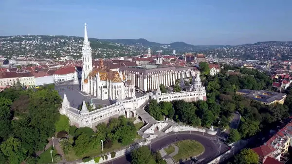 Il Bastione dei Pescatori e la Chiesa di Mattia a Budapest.