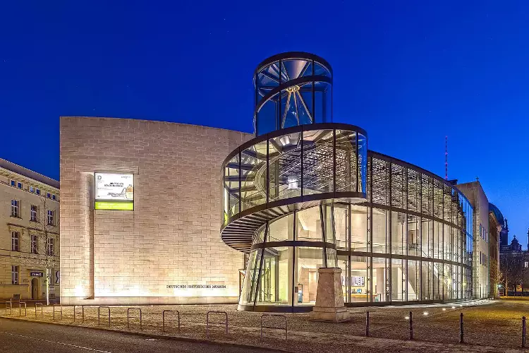 Lo splendido edificio del Museo Storico Tedesco a Berlino.