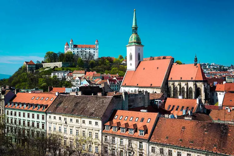 La Cattedrale di San M;artino è una meta imperdibile a Bratislava.