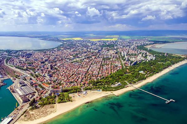 Vista aerea della splendida Burgas in Bulgaria.