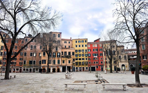 La piazza di Campo del Ghetto a Venezia.