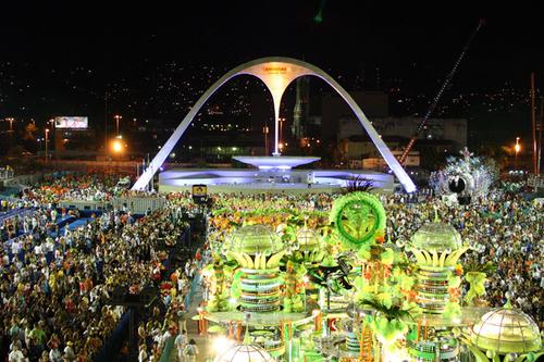 Il Carnevale a Rio de Janeiro nel Sambodromo.
