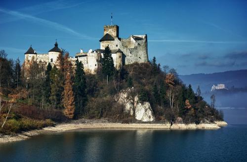 Il castello di Niedzica in Polonia.
