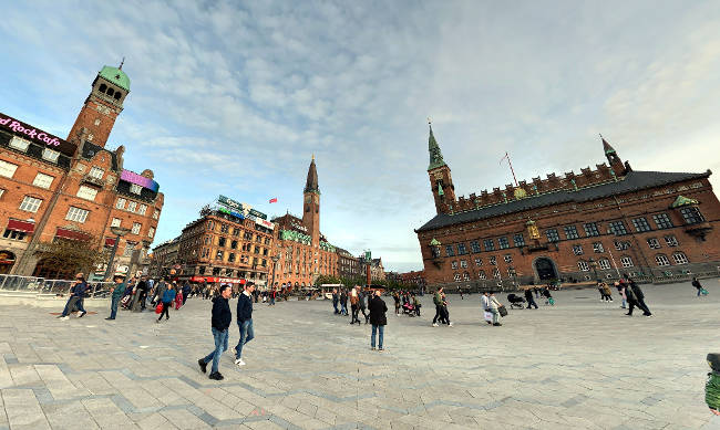 Radhusplads, la Piazza del Municipio a Copenhagen.