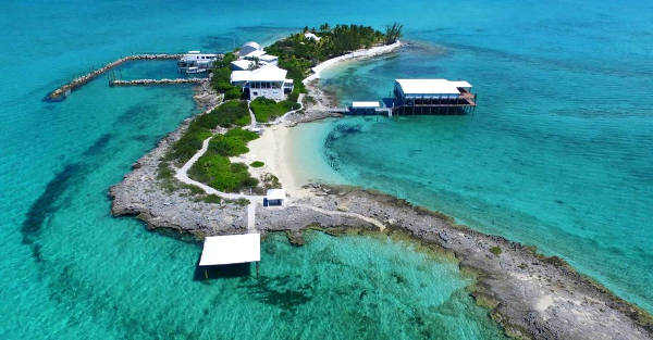 La piccola isola di Eleuthera alle Bahamas.