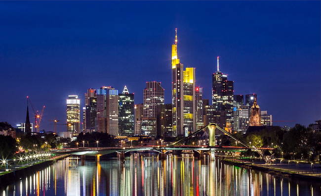 Francoforte sul Meno in Germania, meravigliosa skyline con i grattacieli.