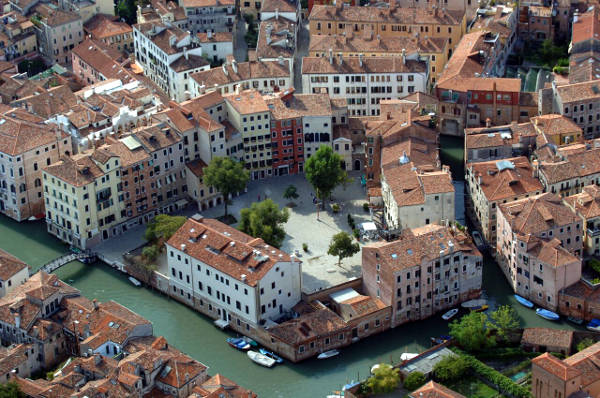 Il Ghetto di Venezia, il più antico quartiere ebraico al mondo.