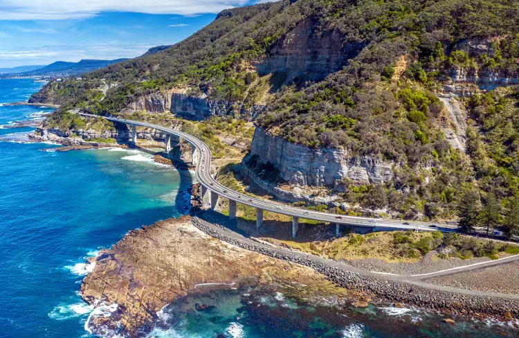 Il Grand Pacific Drive passa sulle scogliere australiane.