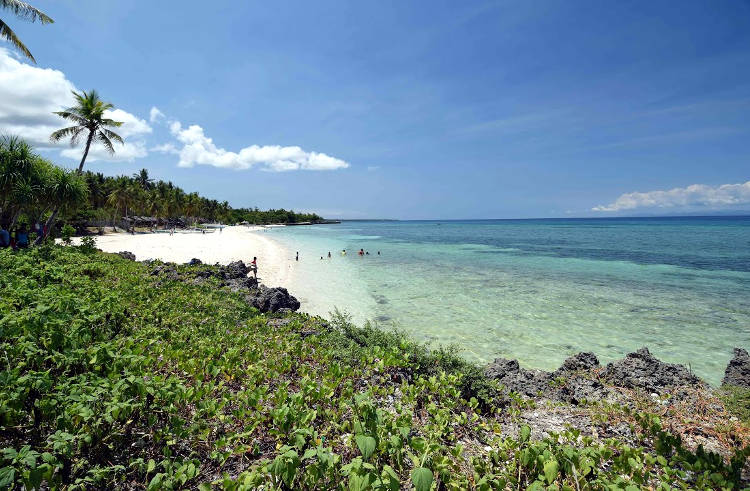 Una bellissima spiaggia sulle isole Camotes da vedere nelle Filippine.