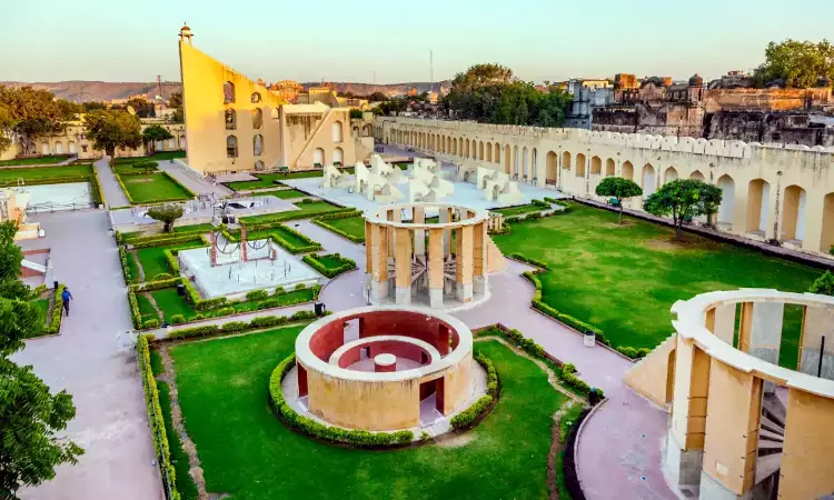 L'antico osservatorio astronomico Jantar Mantar a Jaipur.