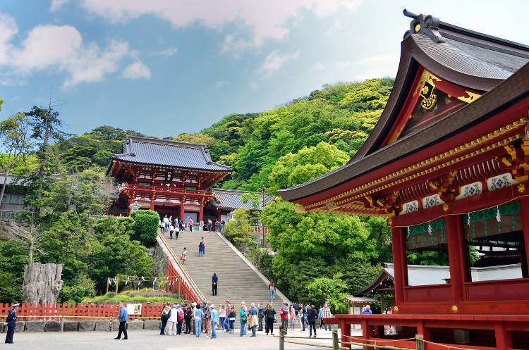 Il bellissimo tempio di Tsurugaoka a Kamakura.