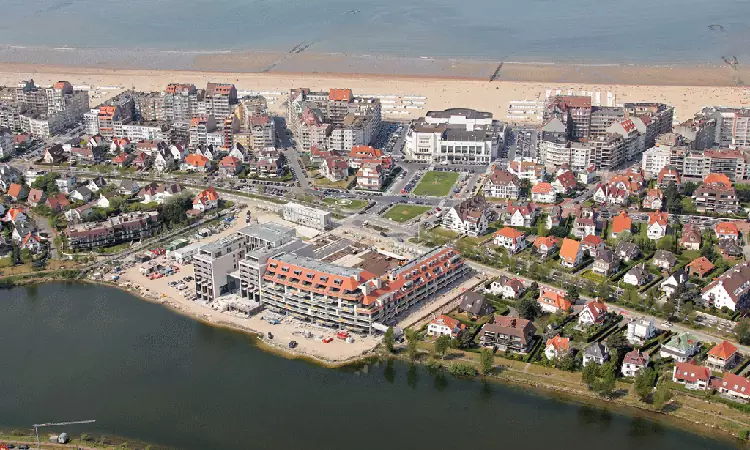 L'elegante località di mare Knokke, sulla piccola costa del Belgio.