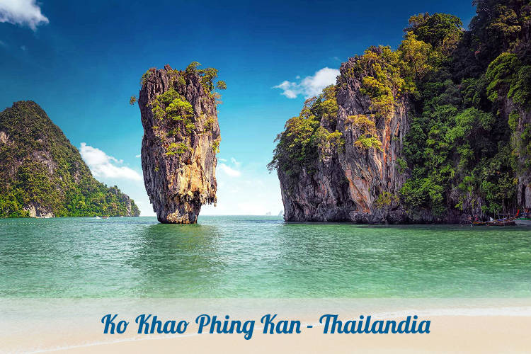 Koh Tapu nella baia di Phang Nga.