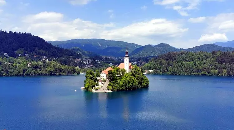 Il lago di Bled, uno dei più belli ed i conici in Slovenia.