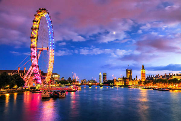 La ruota panoramica di Londra, grande attrazione per i turisti.