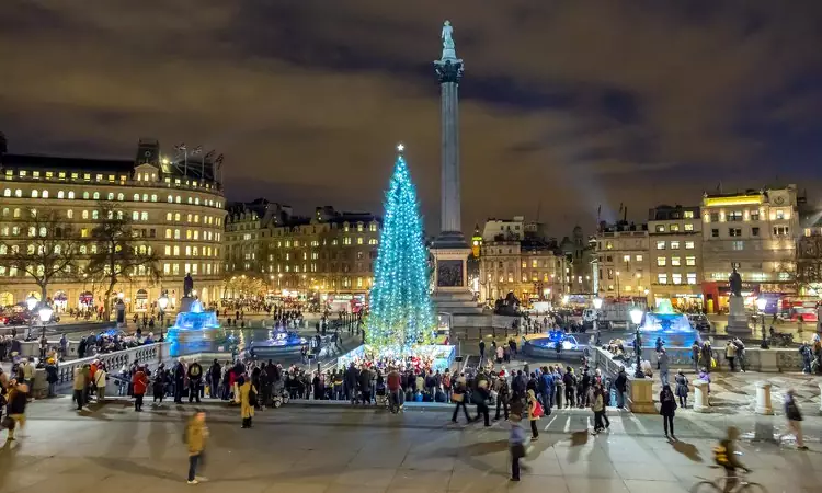 Il tradizionale albero di Natale di Trafalgar Square a Londra.