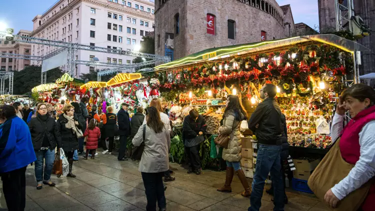 La Fiera di Santa Lucia è il mercatino natalizio più famoso di Barcellona.