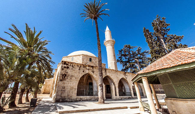 La moschea Hala Sultan Tekke a Larnaca, sulle rive del Lago Salato.