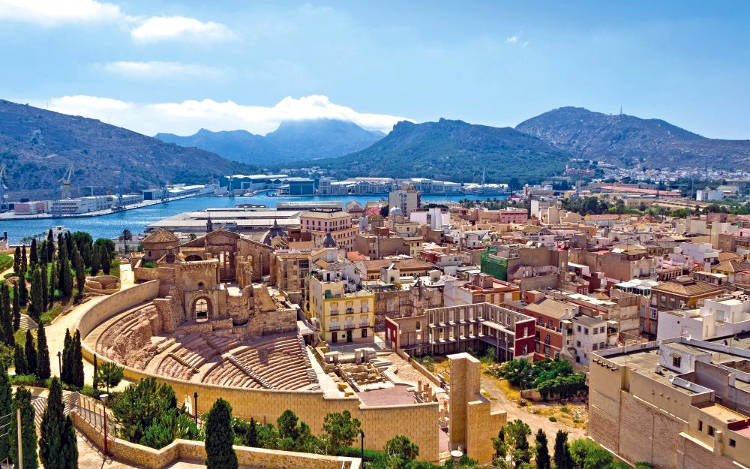 Cartagena di Murcia in Spagna, panorama della costa con il teatro romano.