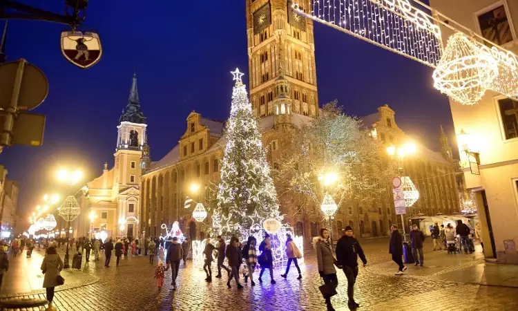 L'atmosfera natalizia nelle strade delle città polacche.