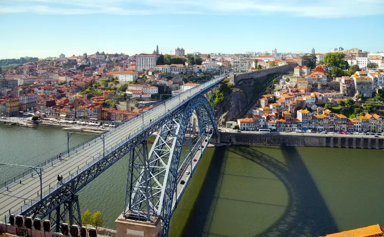 Il ponte Don Luis I a Oporto, in Portogallo.