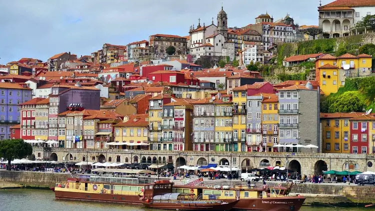 Il meraviglioso quartiere di Ribeira di Oporto.