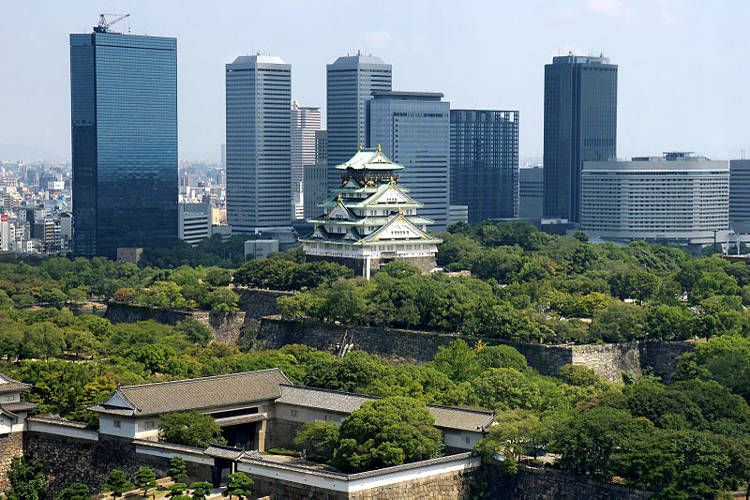 Il castello di Osaka tra i palazzi più moderni della città nipponica.