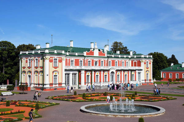 Palazzo Kadriorg, uno dei luoghi più belli da visitare a Tallinn.