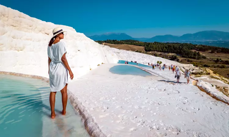 Le terrazze bianche delle terme di Pamukkale in Turchia.