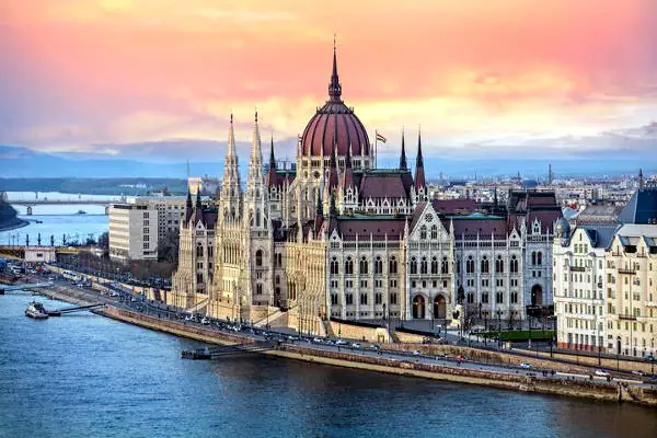 Il Parlamento di Budapest, l'edificio più famoso della capitale ungherese.