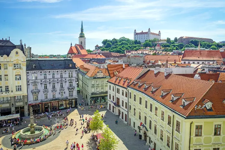 La Piazza Principale di Bratislava in Slovacchia.
