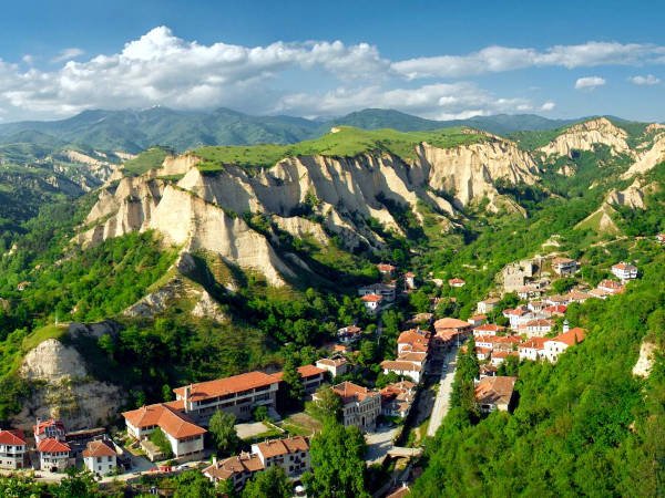 Lo spettacolare paesaggio naturale delle Piramidi di Melnik.