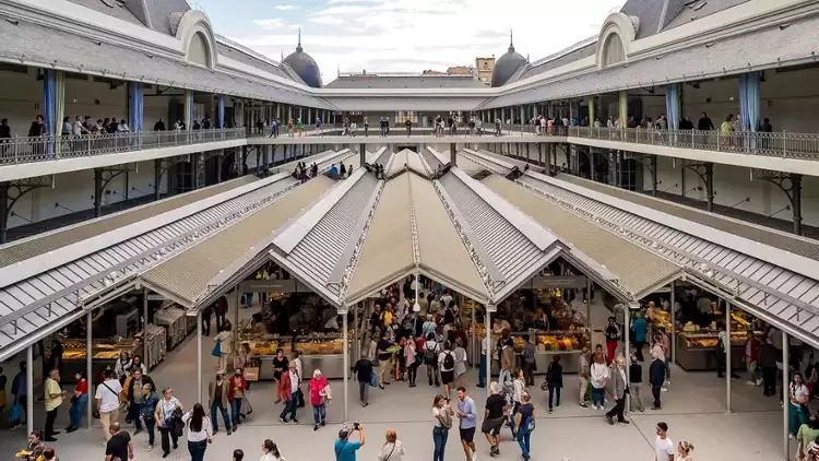 Il Mercado do Bolhao è uno dei posti da non perdere a Oporto.