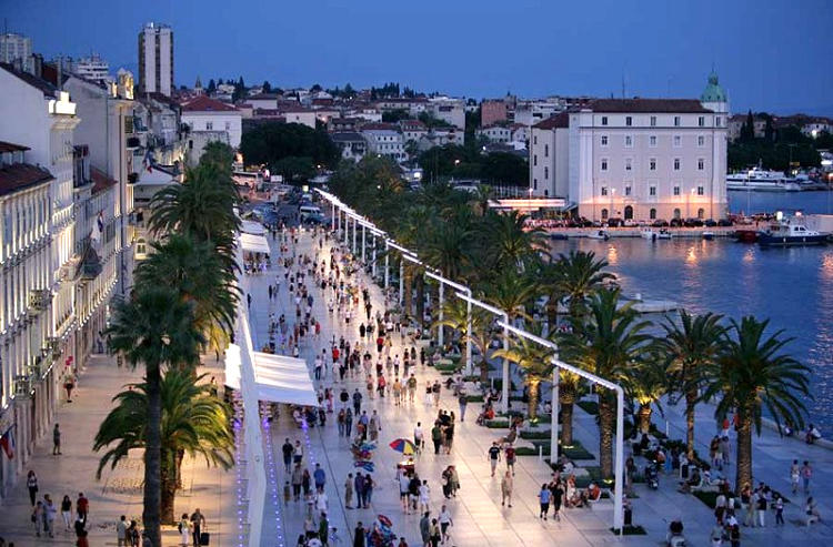 Riva lungomare di Spalato in Croazia.