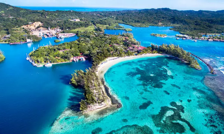 Roatan è una delle destinazioni di viaggio più popolari in Honduras.