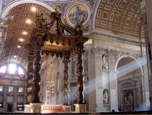 Il Baldacchino dell'altare maggiore all'interno della Basilica di San Pietro, in Vaticano.