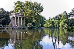 Il tempio di Asclepio a Villa Borghese.