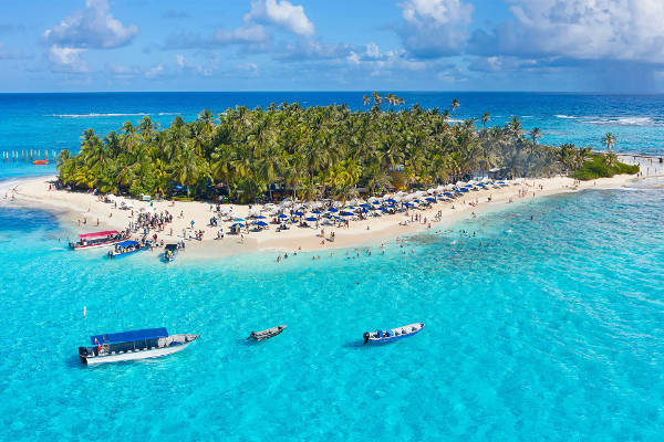 Una magnifica isola caraibica con spiaggia a San Andres.