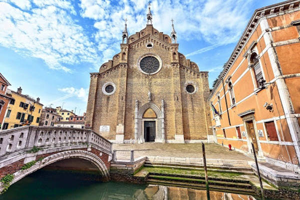 La basilica di Santa Maria Gloriosa dei Frari a Venezia.