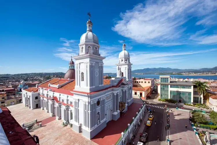 Una magnifica immagine di Santiago di Cuba.