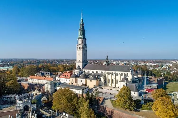 Il santuario della Madonna nera di Czestochowa.